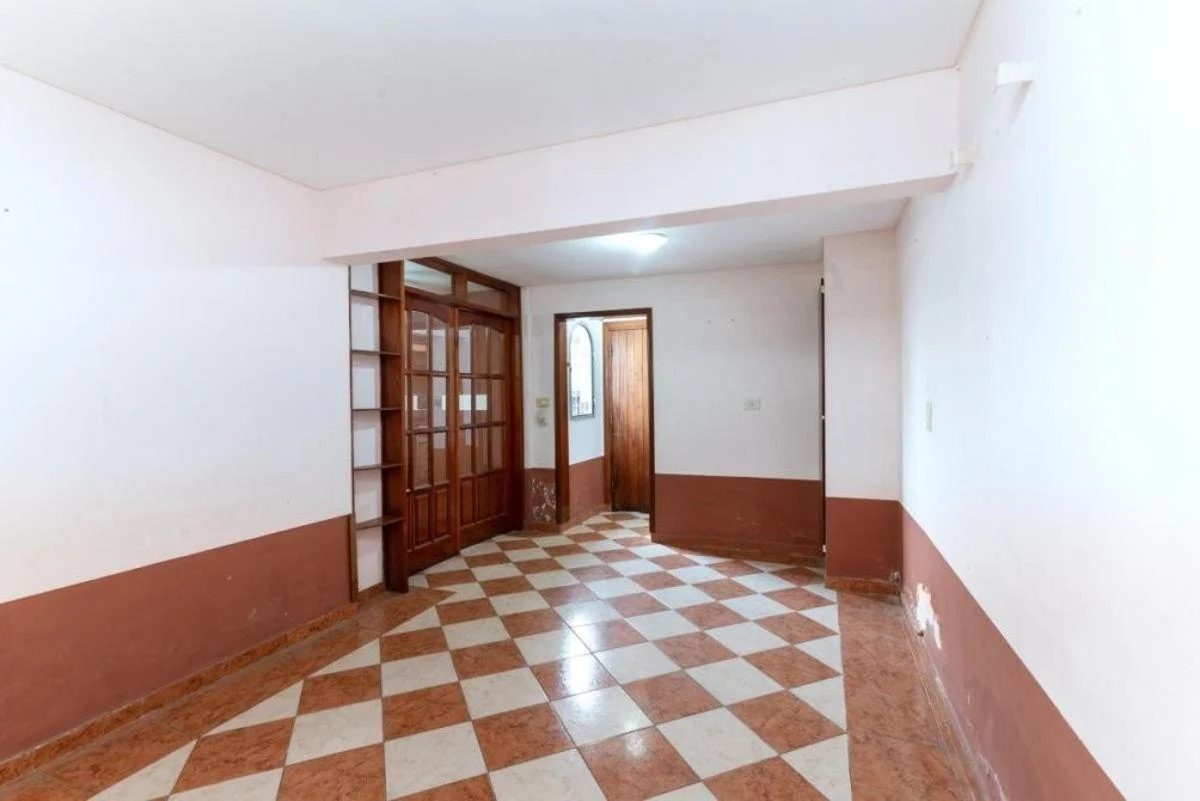 Hermoso Triplex Frente a Plaza Colon Cercano a Avs, Gba Sur - Zonaprop — foto 7