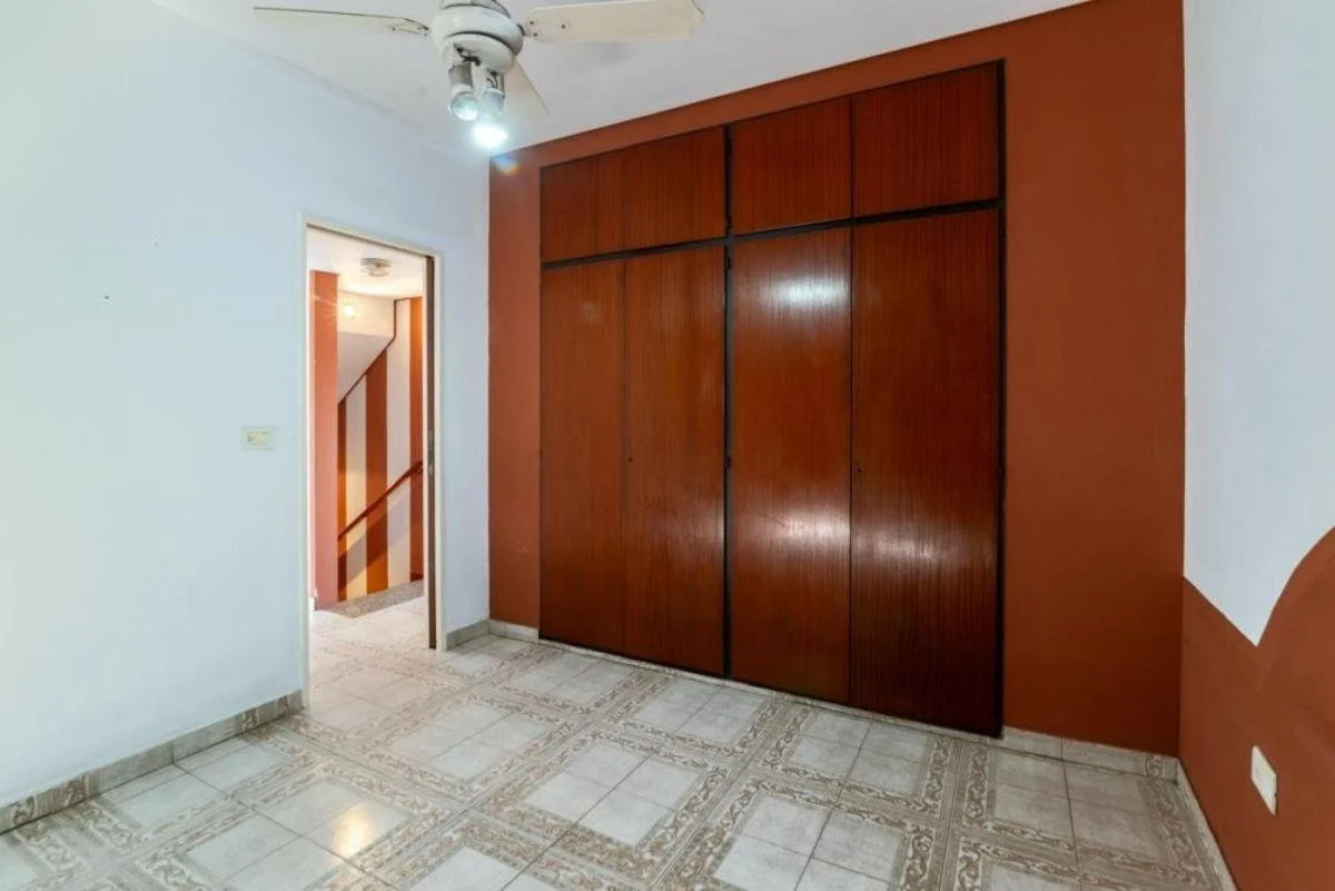 Hermoso Triplex Frente a Plaza Colon Cercano a Avs, Gba Sur - Zonaprop — foto 11