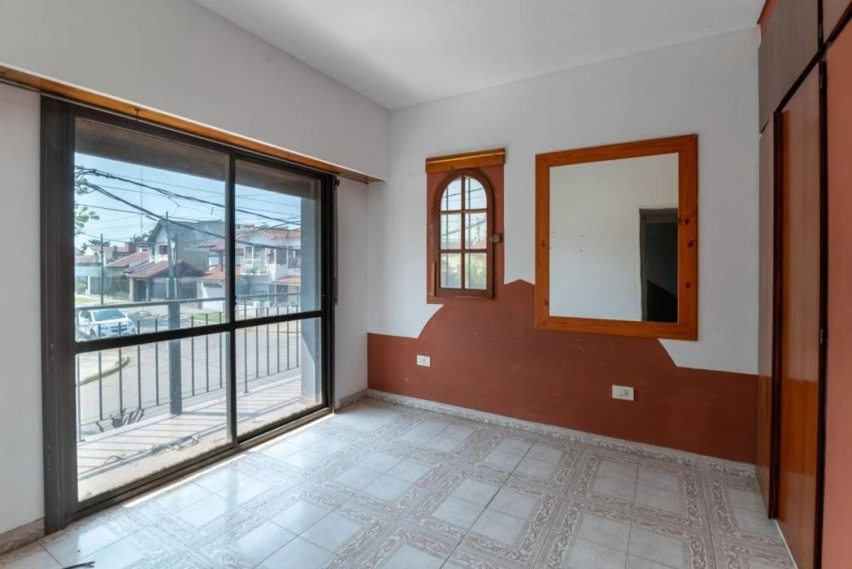 Hermoso Triplex Frente a Plaza Colon Cercano a Avs, Gba Sur - Zonaprop — foto 12