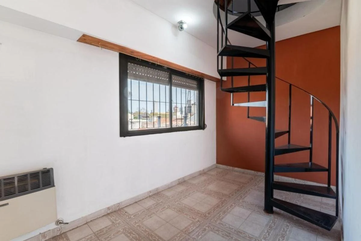 Hermoso Triplex Frente a Plaza Colon Cercano a Avs, Gba Sur - Zonaprop — foto 15