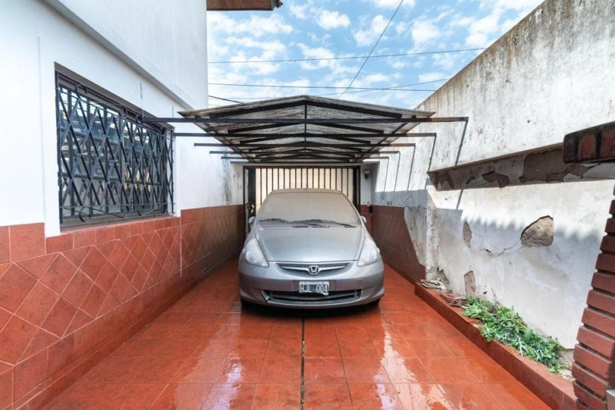 Hermoso Triplex Frente a Plaza Colon Cercano a Avs, Gba Sur - Zonaprop - 16