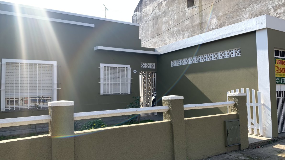 Casa Con Cochera En Excelente Zona - Gendra Propiedades — foto 2