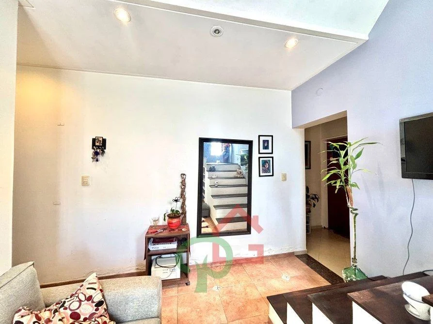 Casa Amplia con Jardín y Cochera - Gran Potencial de Expansión Apta Credito, Gba Sur - Zonaprop - 5