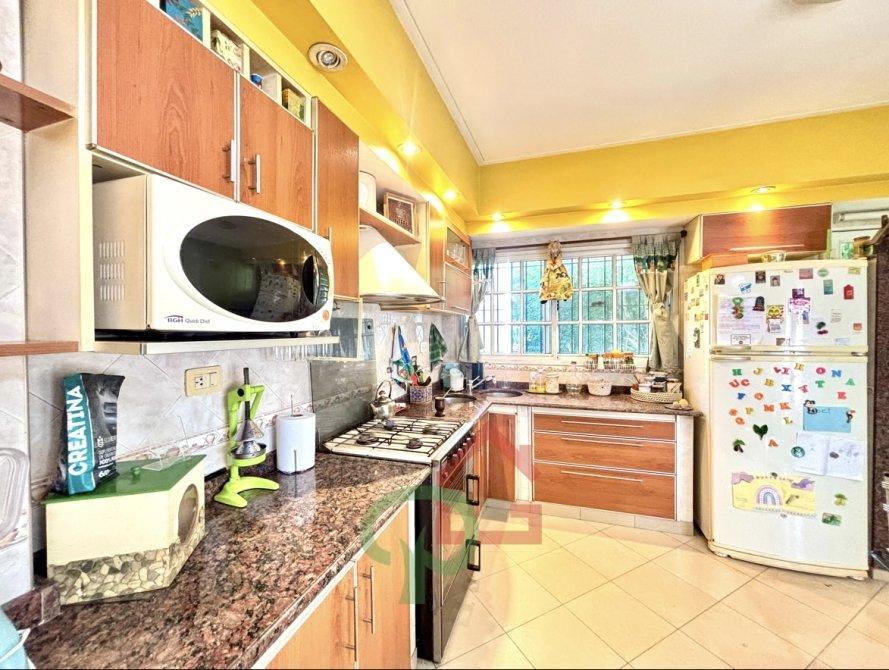 Casa Amplia con Jardín y Cochera - Gran Potencial de Expansión Apta Credito, Gba Sur - Zonaprop - 9