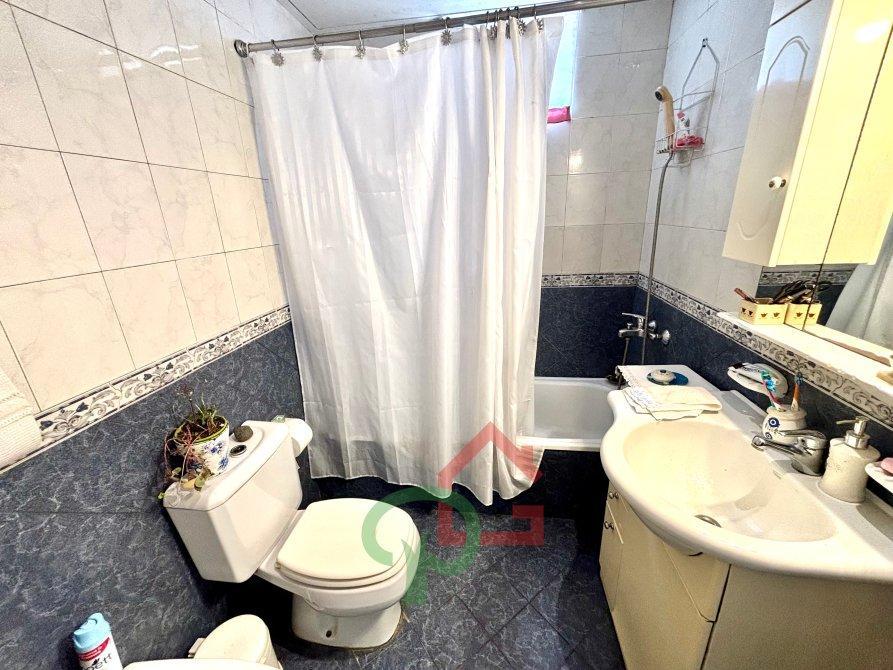 Casa Amplia con Jardín y Cochera - Gran Potencial de Expansión Apta Credito, Gba Sur - Zonaprop - 12