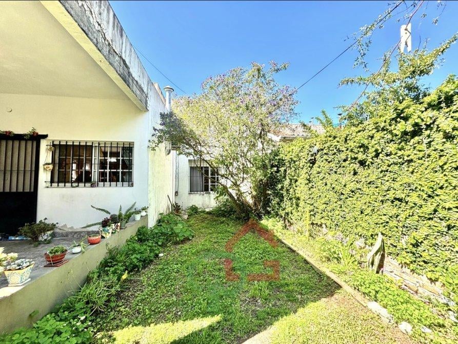 Casa Amplia con Jardín y Cochera - Gran Potencial de Expansión Apta Credito, Gba Sur - Zonaprop - 23