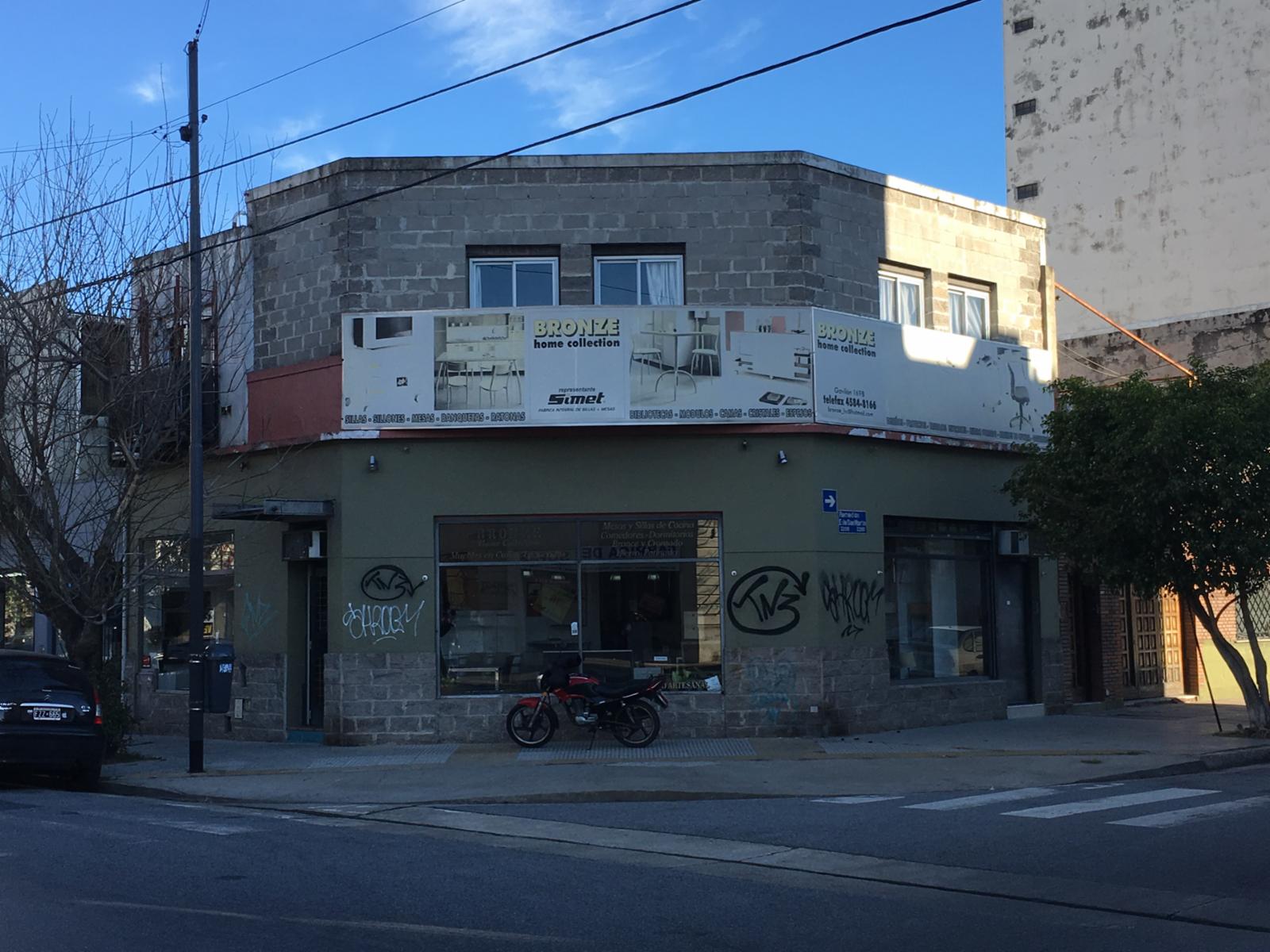 Local en Esquina Villa Gral Mitre Paternal Super Vidriera con Vivienda Depósito - 1