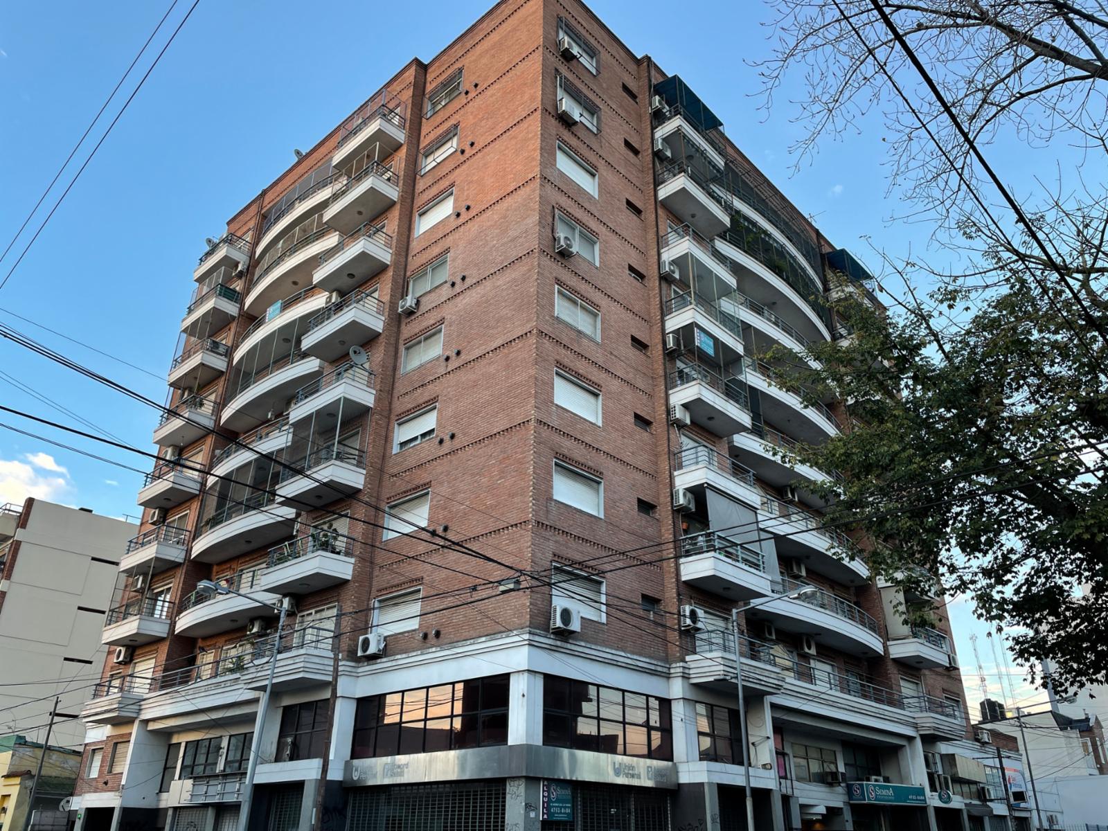 Excelente departamento céntrico de 3 ambientes.