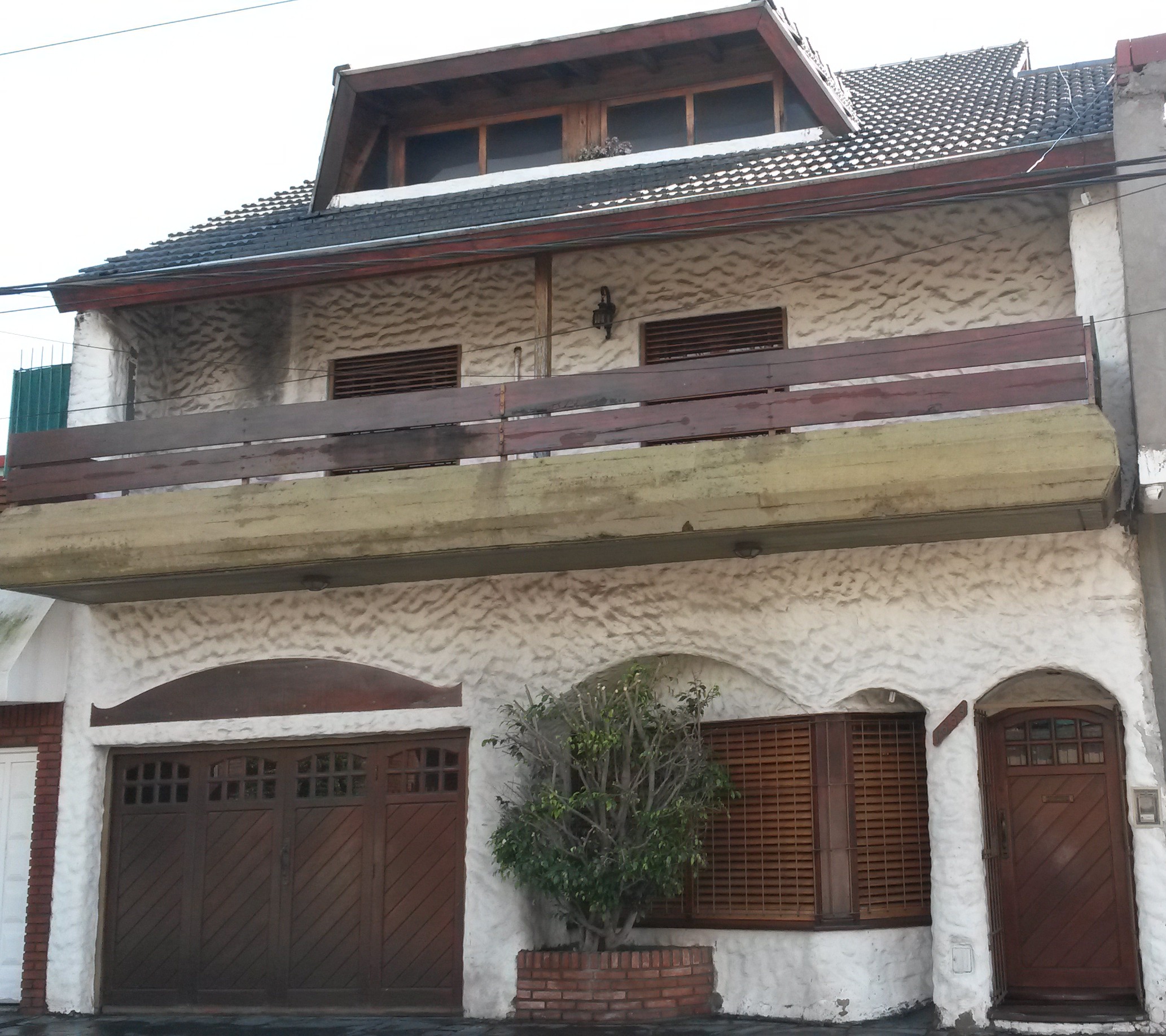 Excelente casa en lote propio