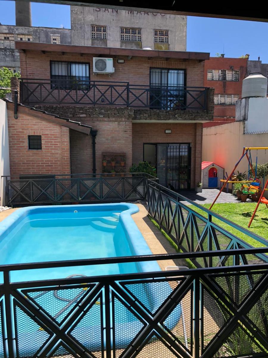 Amplio PH 4 ambientes en dos plantas con piscina y quincho