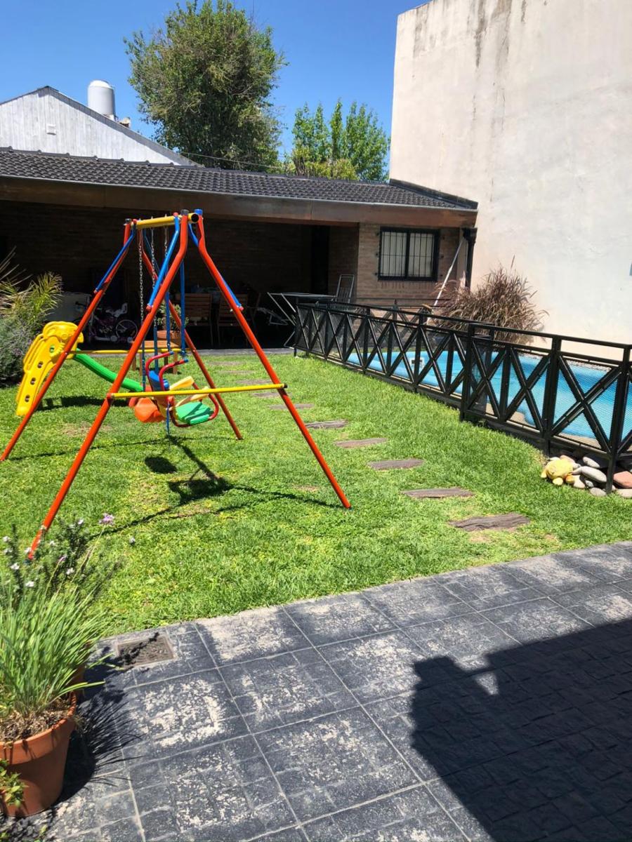 Amplio PH 4 ambientes en dos plantas con piscina y quincho — foto 2