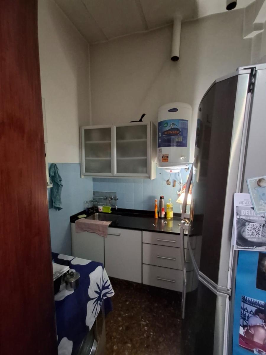 CASA CON DOS LOCALES SOBRE AVENIDA — foto 4