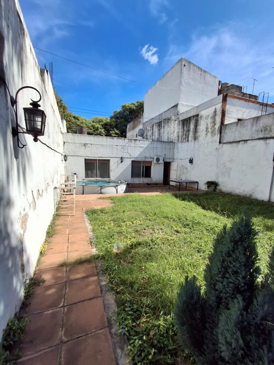 CASA CON DOS LOCALES SOBRE AVENIDA — foto 10