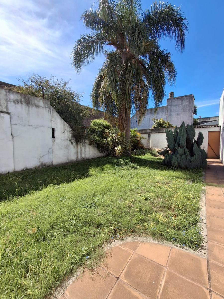 CASA CON DOS LOCALES SOBRE AVENIDA — foto 12
