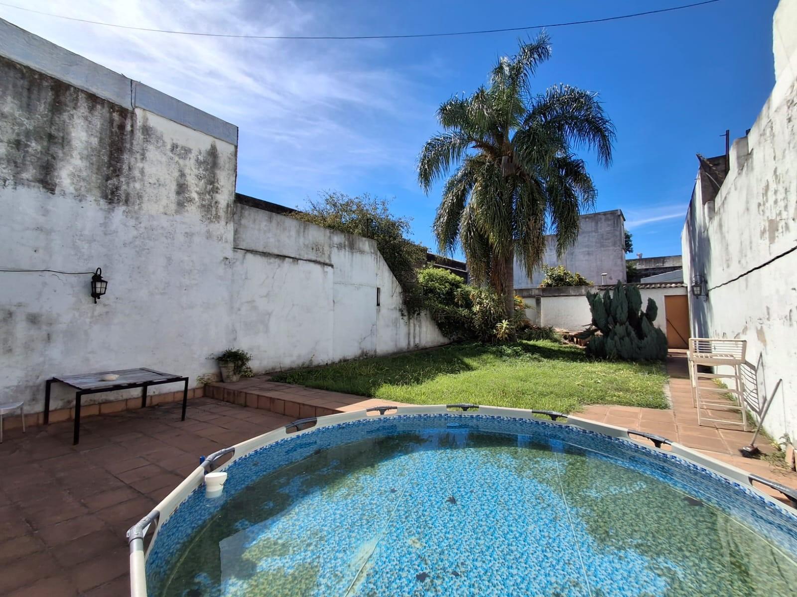 CASA CON DOS LOCALES SOBRE AVENIDA — foto 13