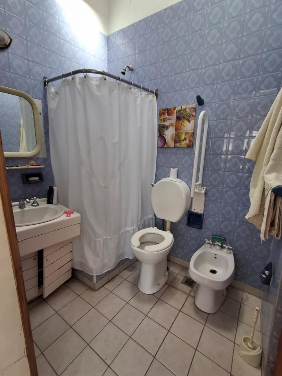 CASA CON DOS LOCALES SOBRE AVENIDA — foto 14