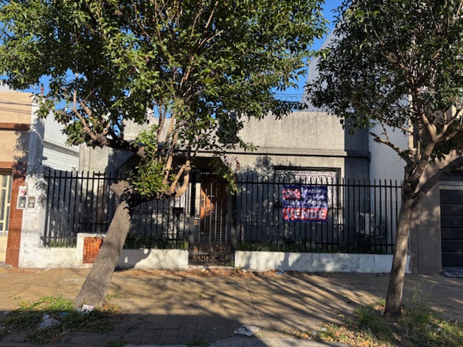 Casa 3 ambientes en lomas del mirador - 2