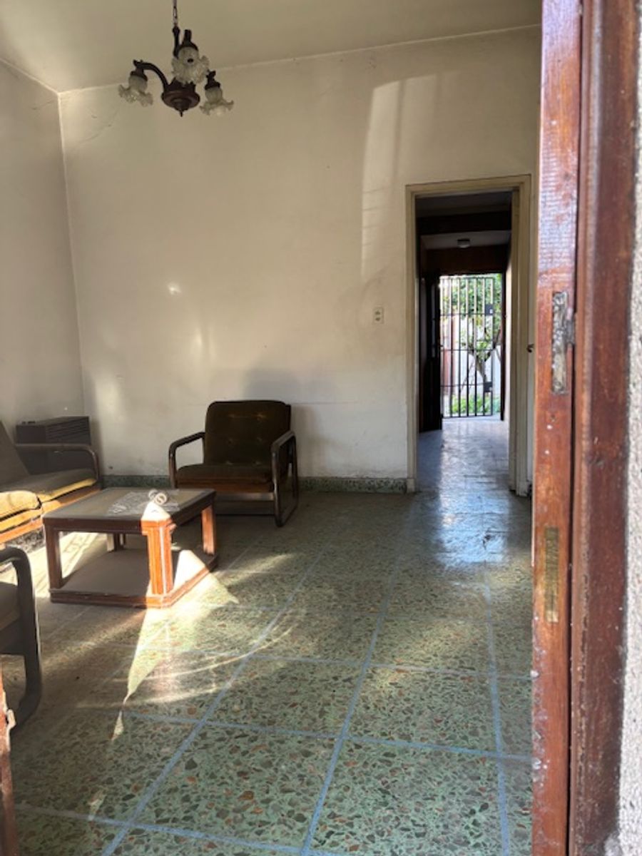 Casa 3 ambientes en lomas del mirador - 5