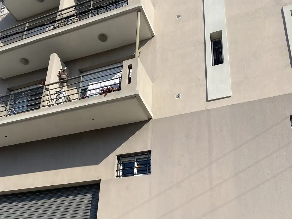 Departamento Alquiler 2 ambientes 20 años, 33m2, Frente, Gral Guido 2400 piso 3, Lomas del Millón | Argenprop