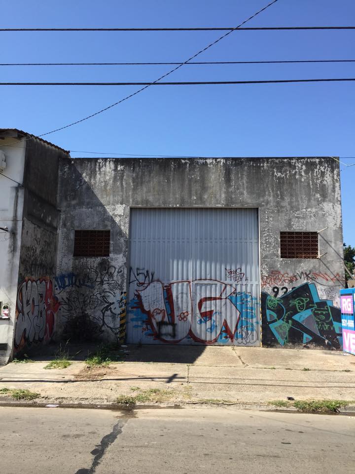 Galpón de 200 mts con entrada de camión, en lote de 16.60x35. — foto 3