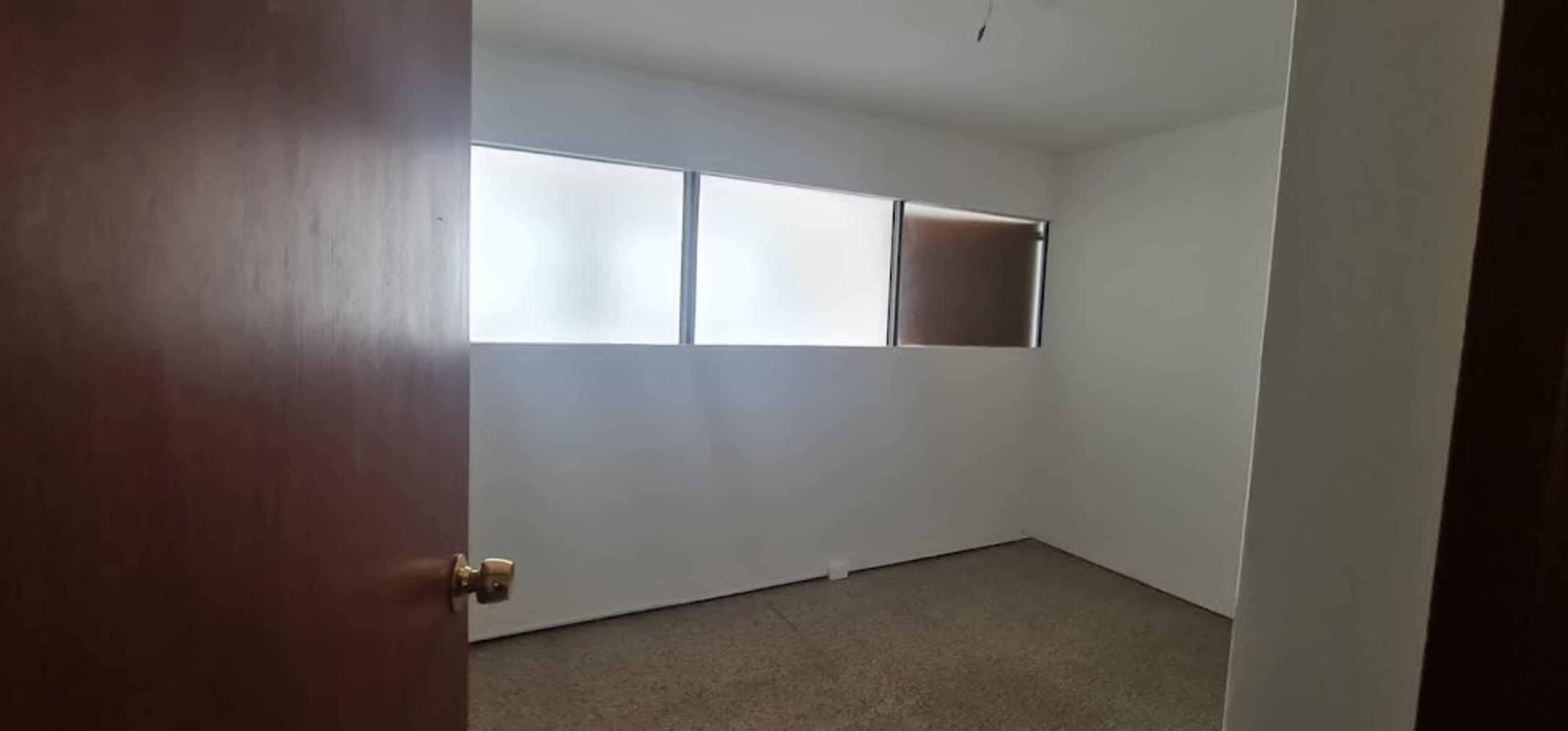 Venta 2 Oficinas z/Edén Entradas en Centro U$S60.000. — foto 14