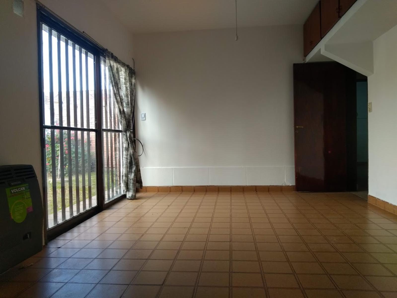 Alquiler Casa 3 dormitorios garage patio asador en Parque Capital Sud. — foto 8