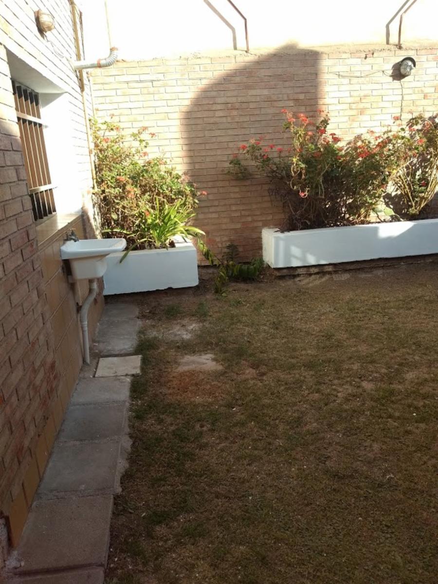 Alquiler Casa 3 dormitorios garage patio asador en Parque Capital Sud. — foto 11