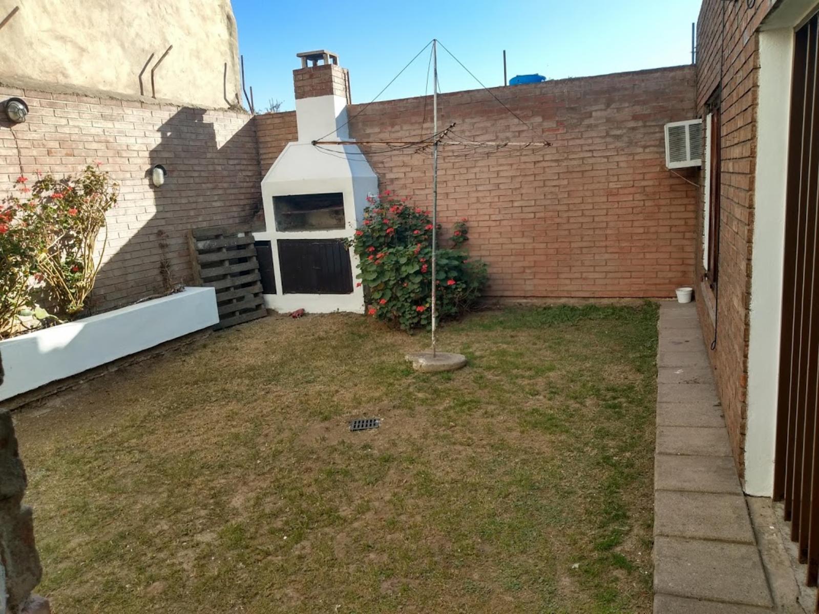 Alquiler Casa 3 dormitorios garage patio asador en Parque Capital Sud. — foto 12