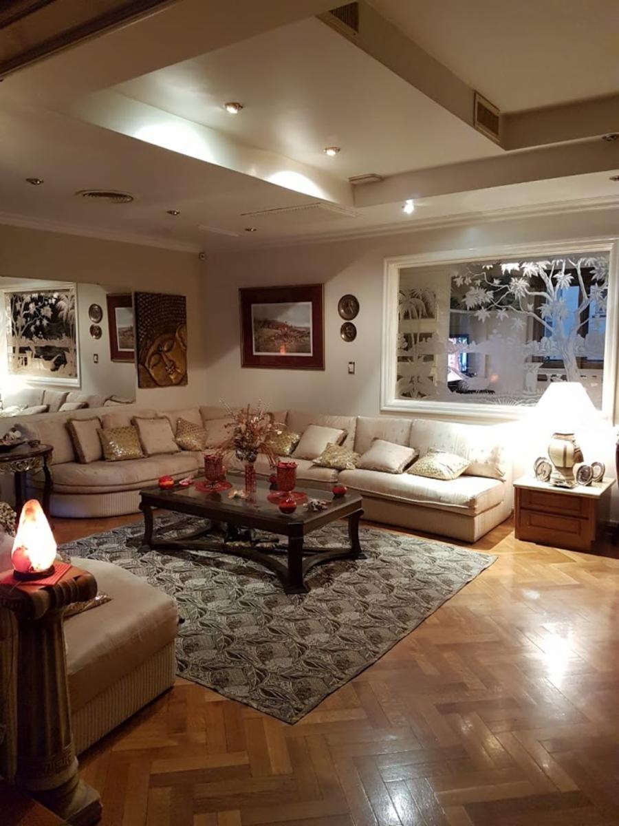 Venta Departamento de categoría 3 dormitorios escritorio cochera z/Peatonal en Centro U$S370.000.