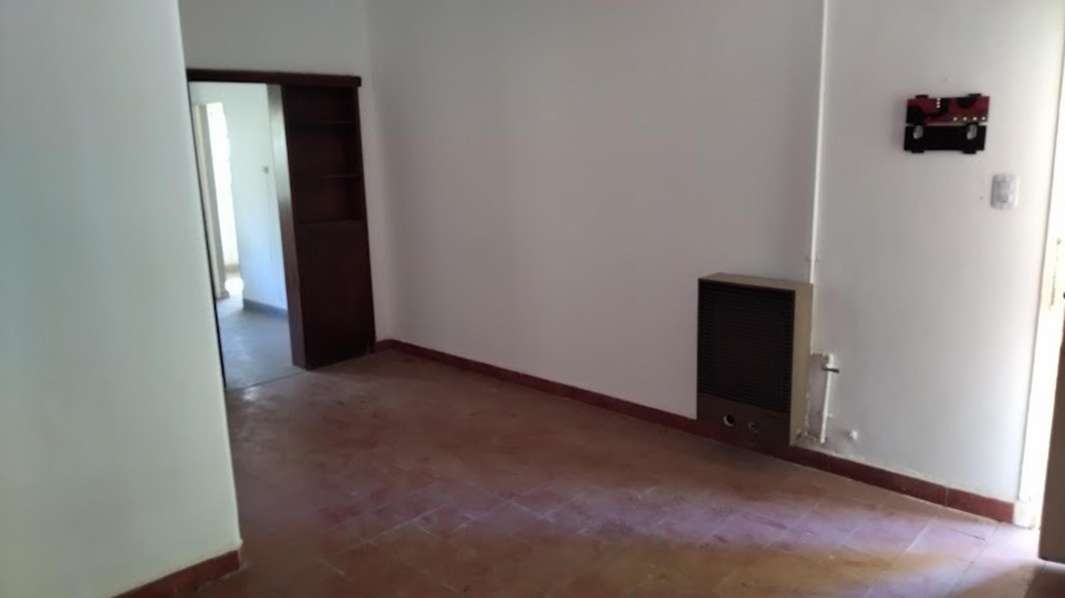 Retasado Venta Casa a Reciclar 2 dormitorios Escritura z/Plazoleta Las Barrancas de Colinas en Colinas de Vélez Sarsfield U$S55.000.