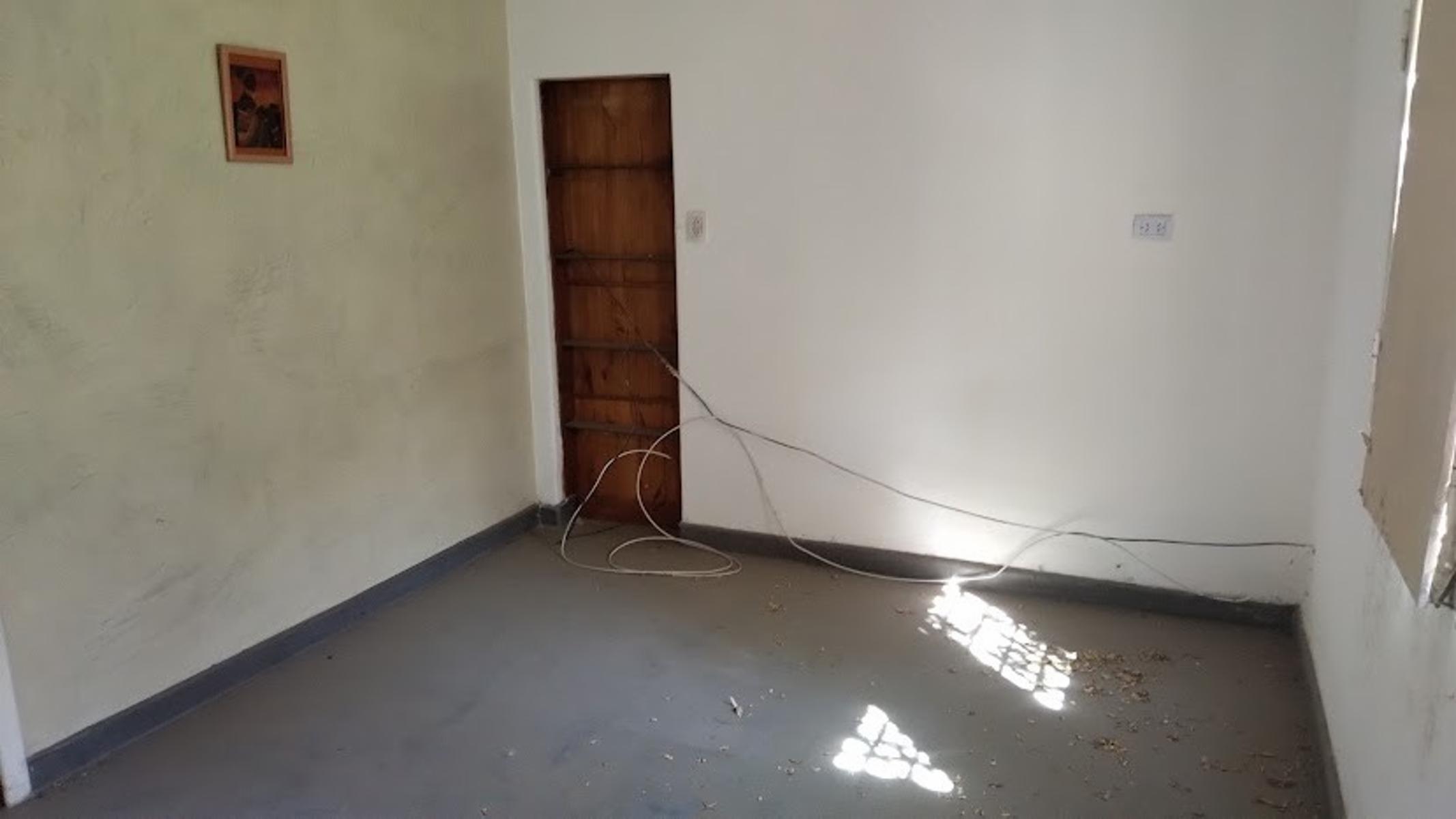 Retasado Venta Casa a Reciclar 2 dormitorios Escritura z/Plazoleta Las Barrancas de Colinas en Colinas de Vélez Sarsfield U$S55.000. — foto 2