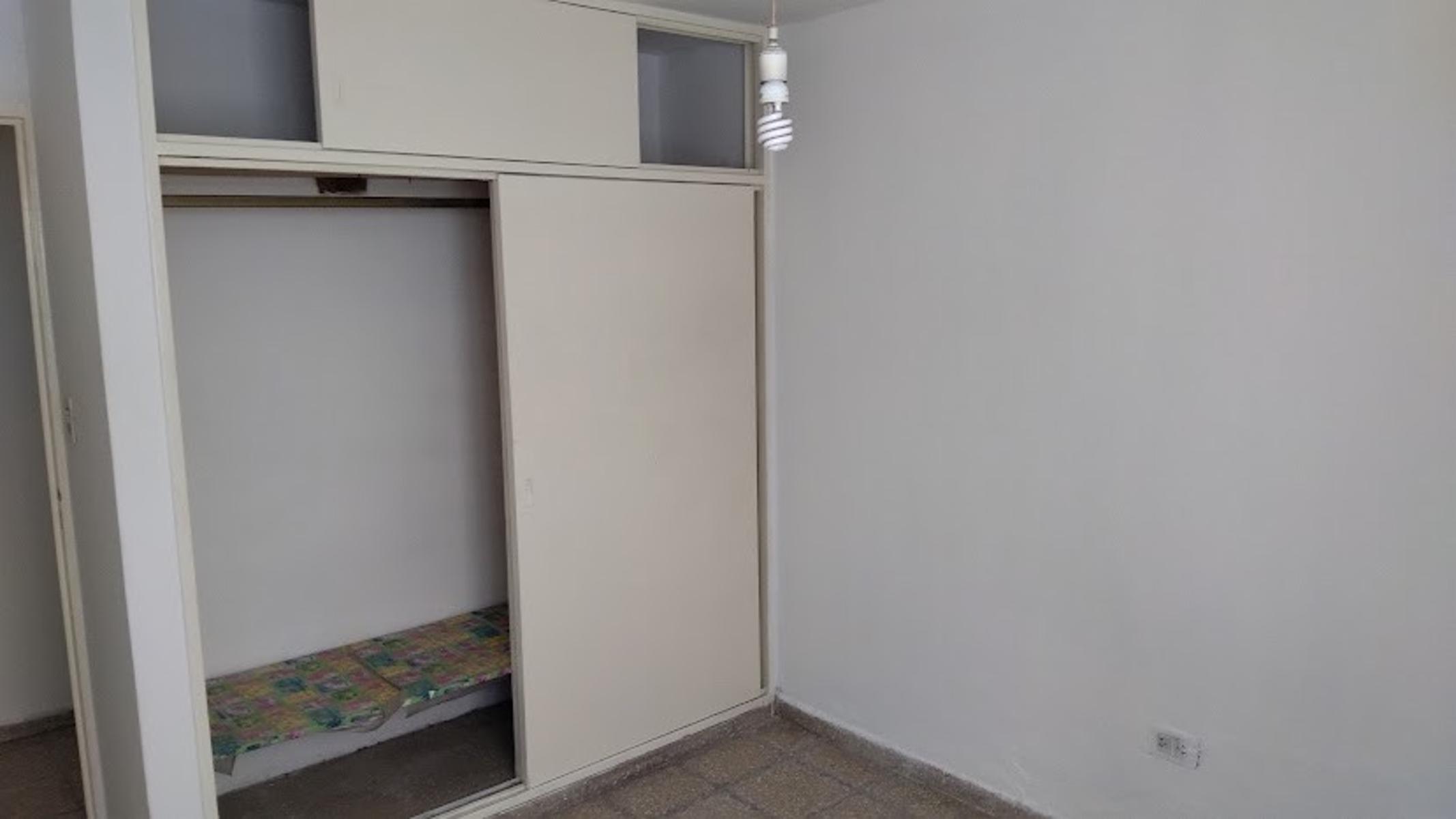Venta a Reciclar Departamento 2 dormitorios z/Colegios Privados Escritura en Alberdi U$S55.000. — foto 7