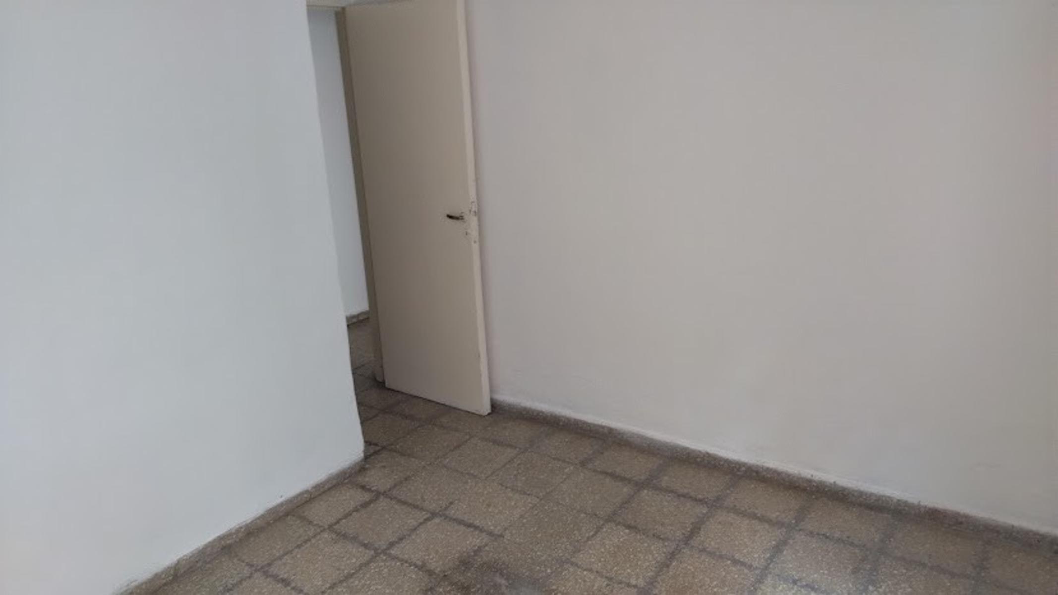 Venta a Reciclar Departamento 2 dormitorios z/Colegios Privados Escritura en Alberdi U$S55.000. — foto 9