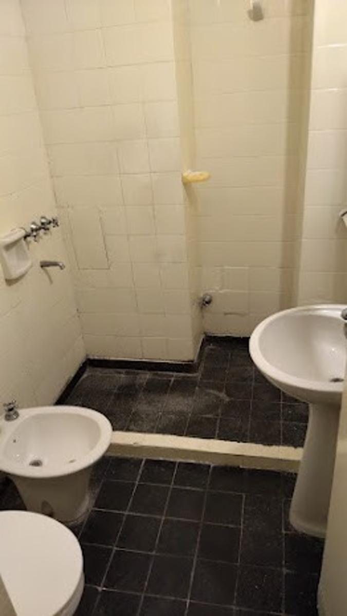 Venta a Reciclar Departamento 2 dormitorios z/Colegios Privados Escritura en Alberdi U$S55.000. — foto 10
