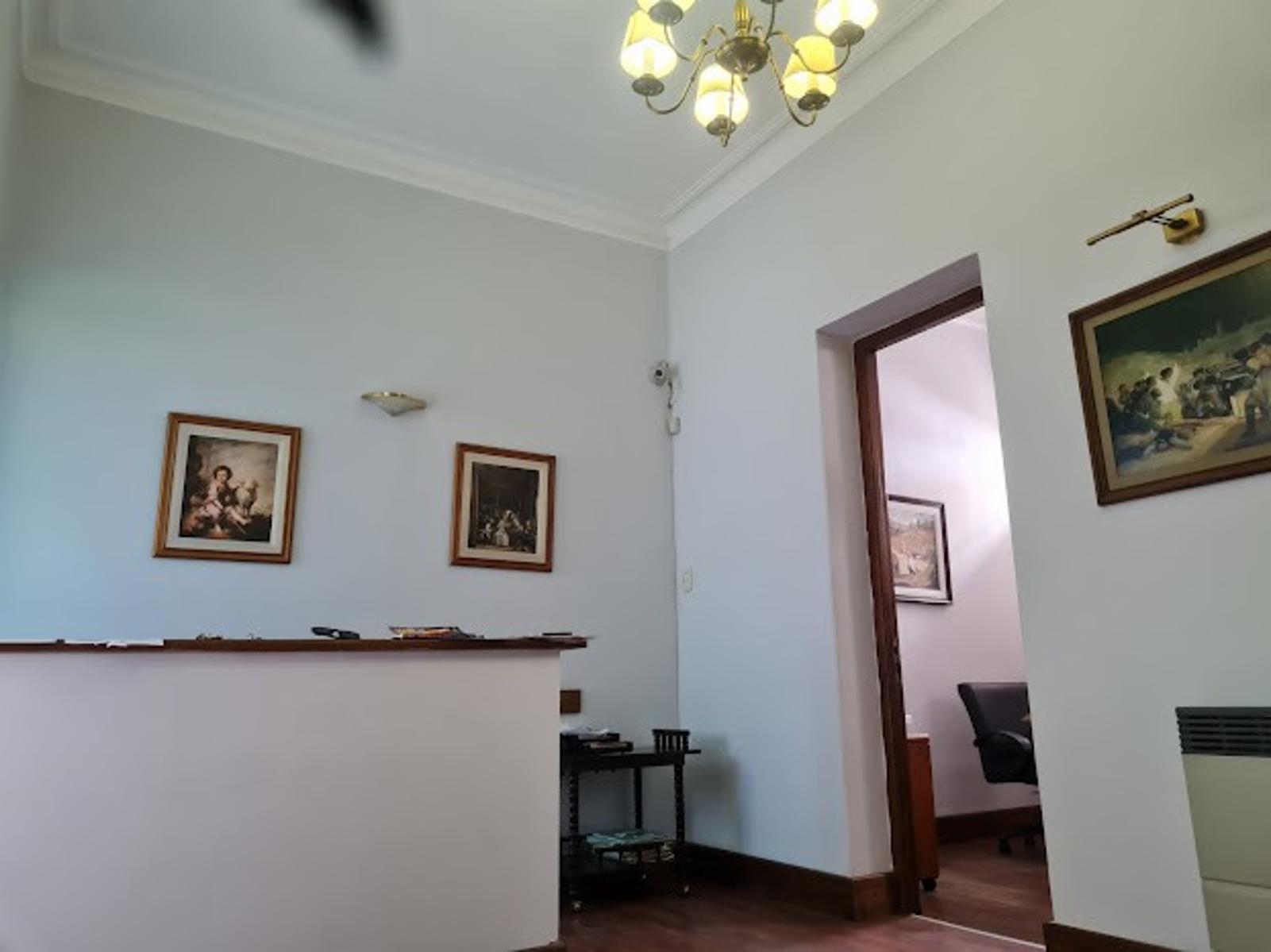 Retasado Venta Oficina Comercial Reciclada Escritura 6 privados sala de reuniones en Centro U$S170.000. — foto 3