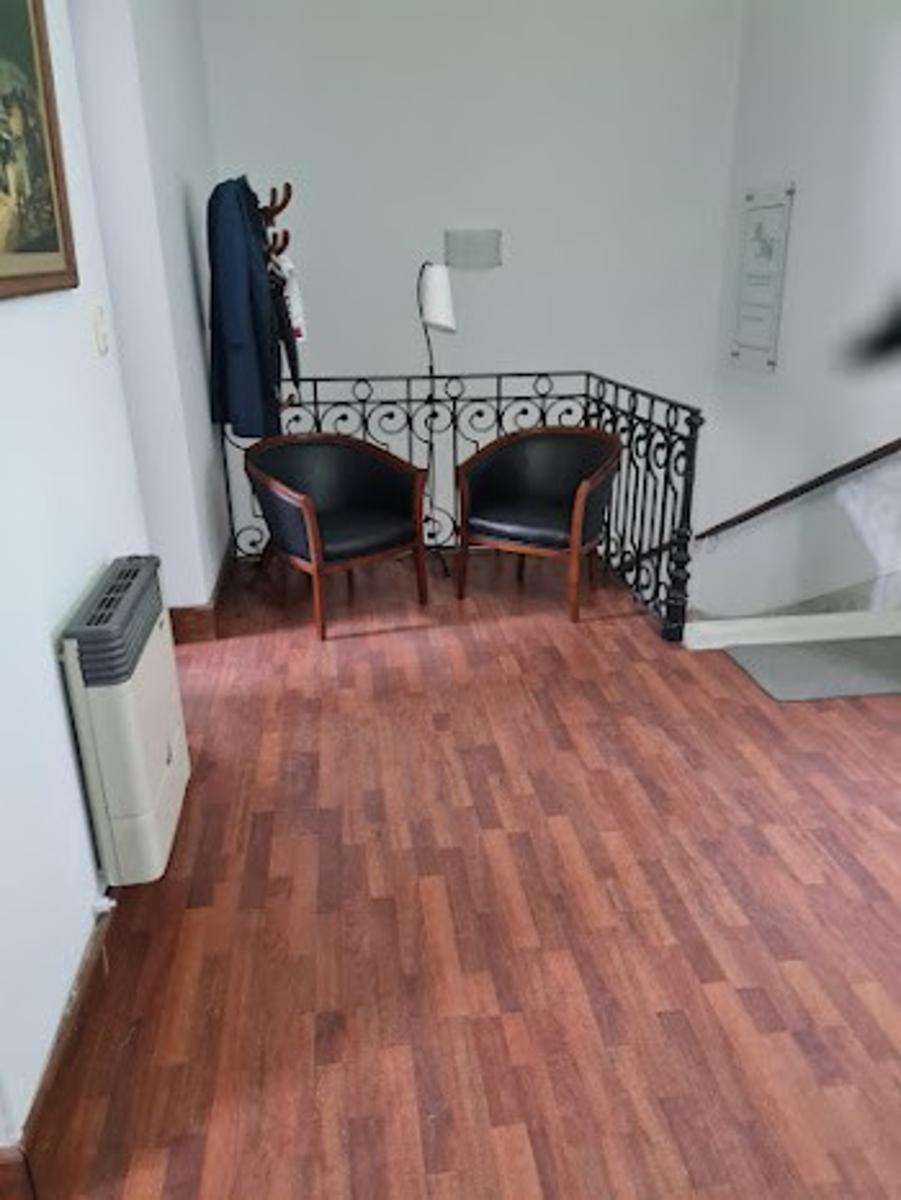 Retasado Venta Oficina Comercial Reciclada Escritura 6 privados sala de reuniones en Centro U$S170.000. — foto 4
