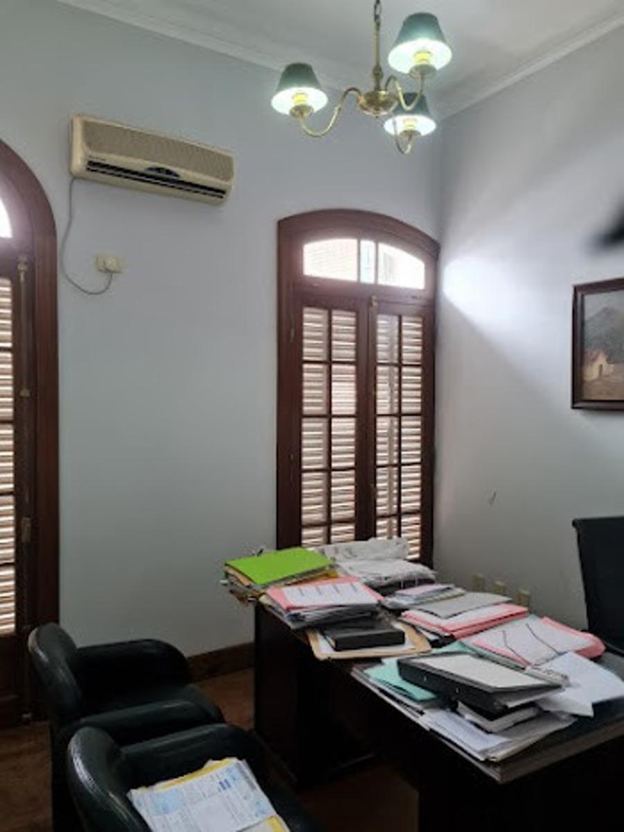 Retasado Venta Oficina Comercial Reciclada Escritura 6 privados sala de reuniones en Centro U$S170.000. — foto 6