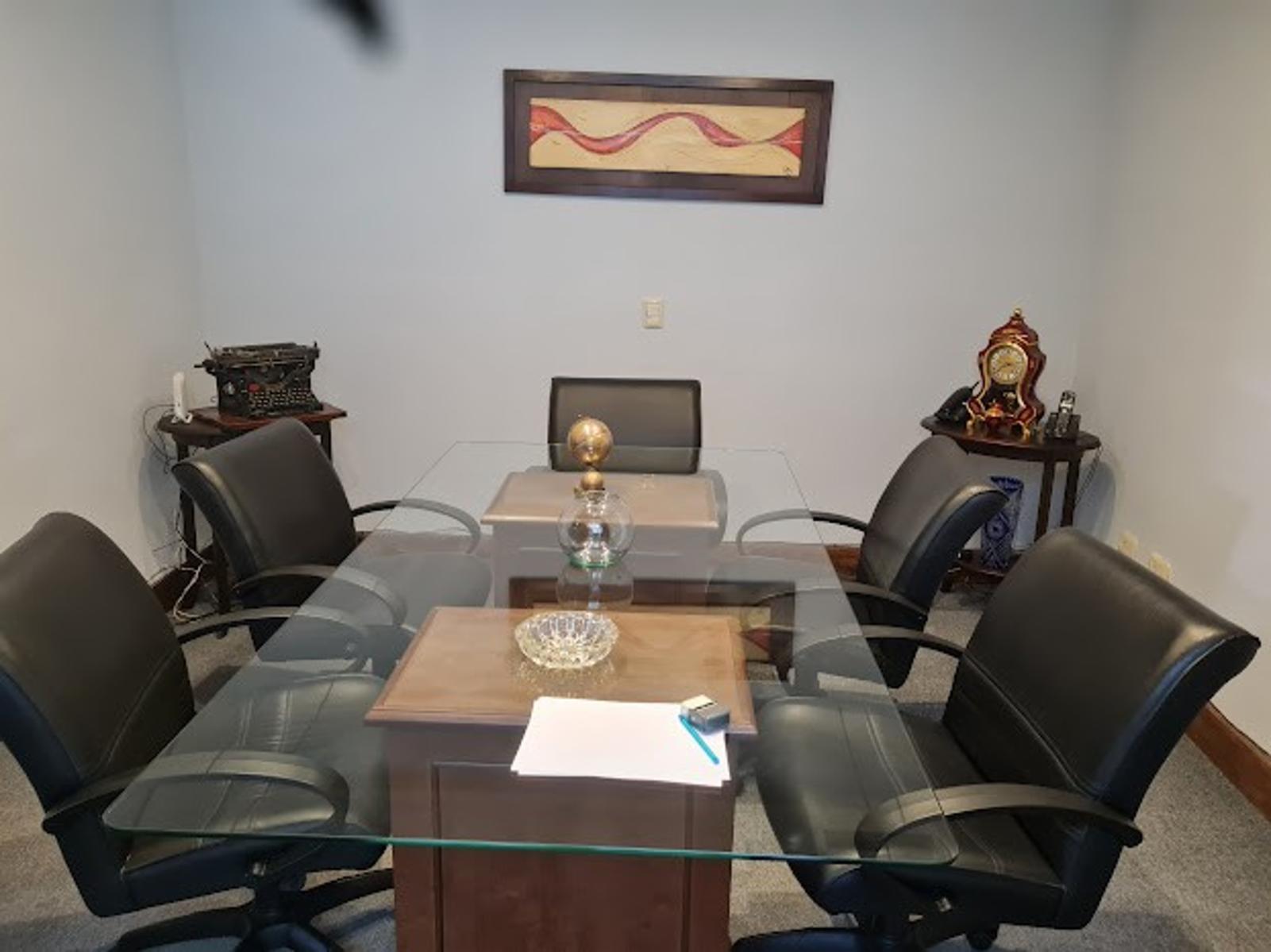 Retasado Venta Oficina Comercial Reciclada Escritura 6 privados sala de reuniones en Centro U$S170.000. — foto 8