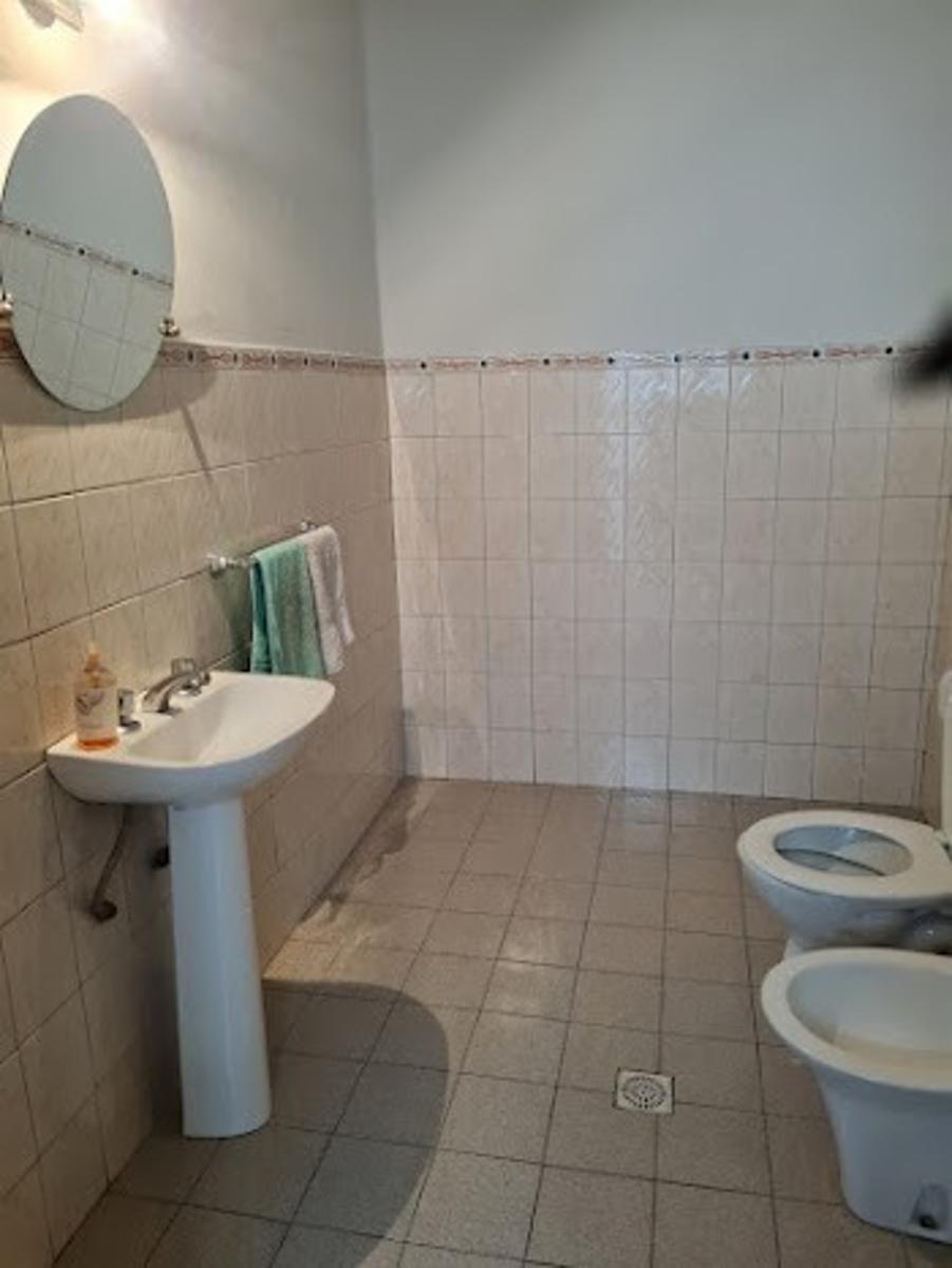 Retasado Venta Oficina Comercial Reciclada Escritura 6 privados sala de reuniones en Centro U$S170.000. — foto 11