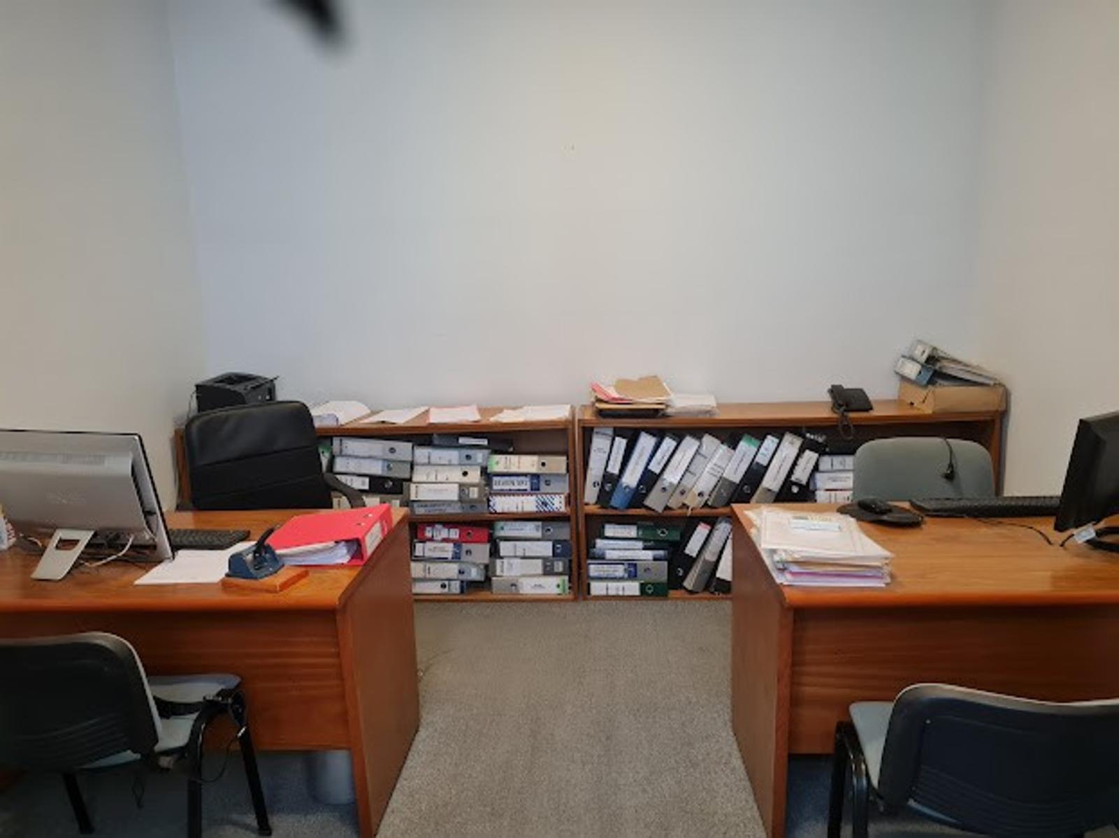 Retasado Venta Oficina Comercial Reciclada Escritura 6 privados sala de reuniones en Centro U$S170.000. — foto 12