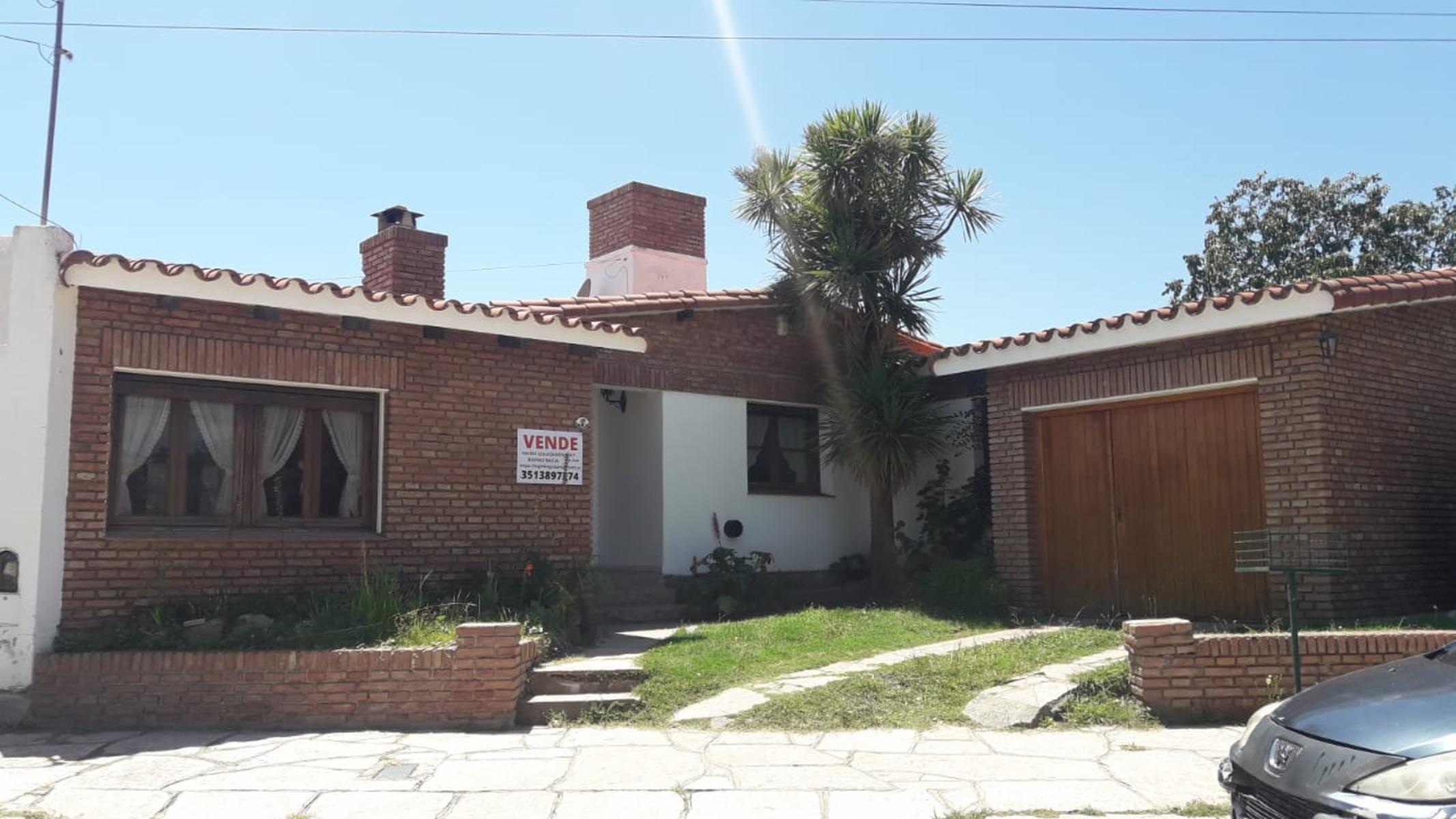 Venta Casa 3 dormitorios 2 patios asador cochera + depto independiente en La Cumbre U$S130.000.