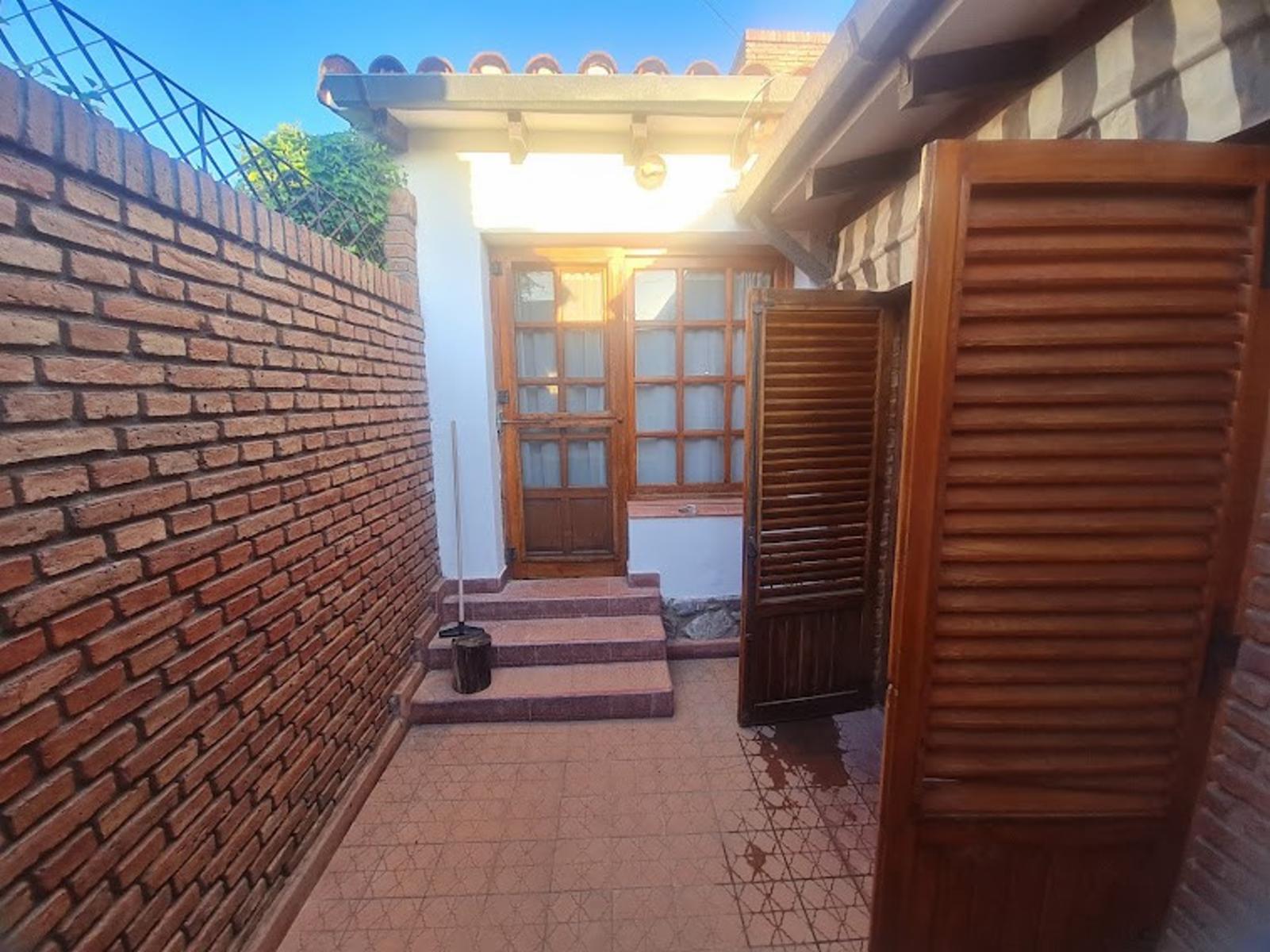 Venta Casa 3 dormitorios 2 patios asador cochera + depto independiente en La Cumbre U$S130.000. — foto 4