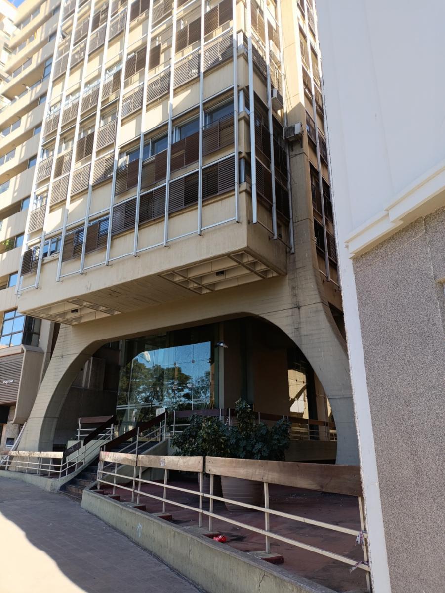 Venta Semipiso Departamento 3 dormitorios cochera z/Plaza España en Nueva Córdoba U$S170.000.