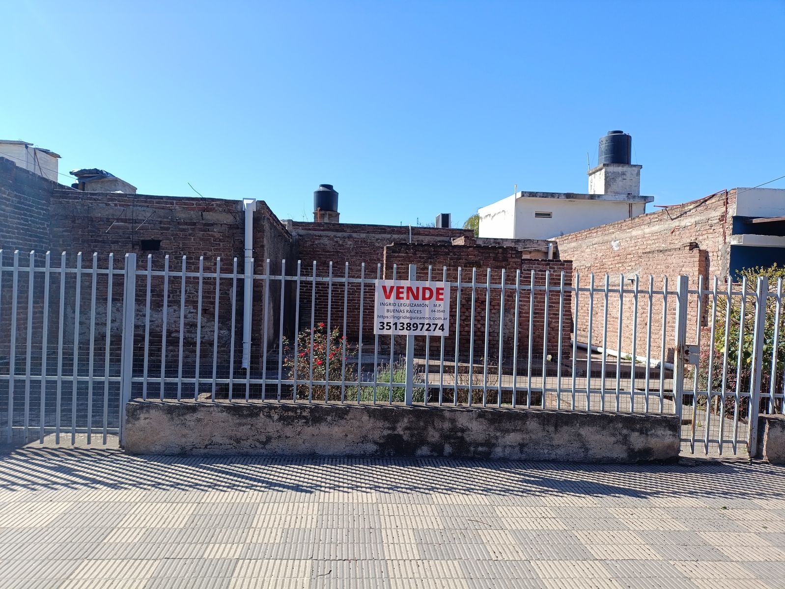 Venta Casa 3 dormitorios Escritura z/Plaza Unión LatinoamericanaenVillaCorina U$S40.000. — foto 2