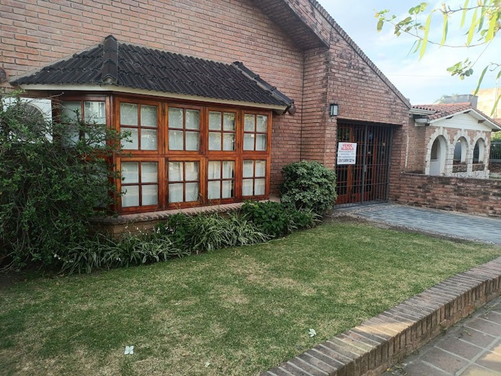 Venta Casa 3 dormitorios garage doble pileta quincho asador 5 baños U$S360.000. — foto 2