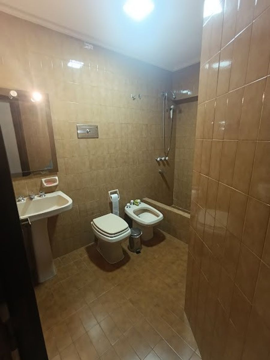 Venta Casa 3 dormitorios garage doble pileta quincho asador 5 baños U$S360.000. — foto 9