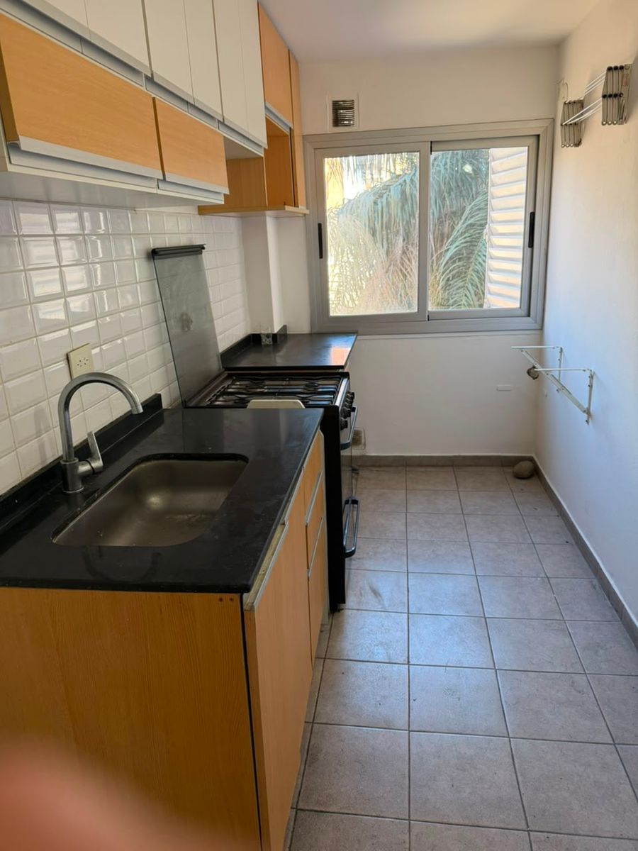 Venta Departamento Reciclado 2 dormitorios z/Colegios Privados Escritura en Alberdi U$S65.000. — foto 13
