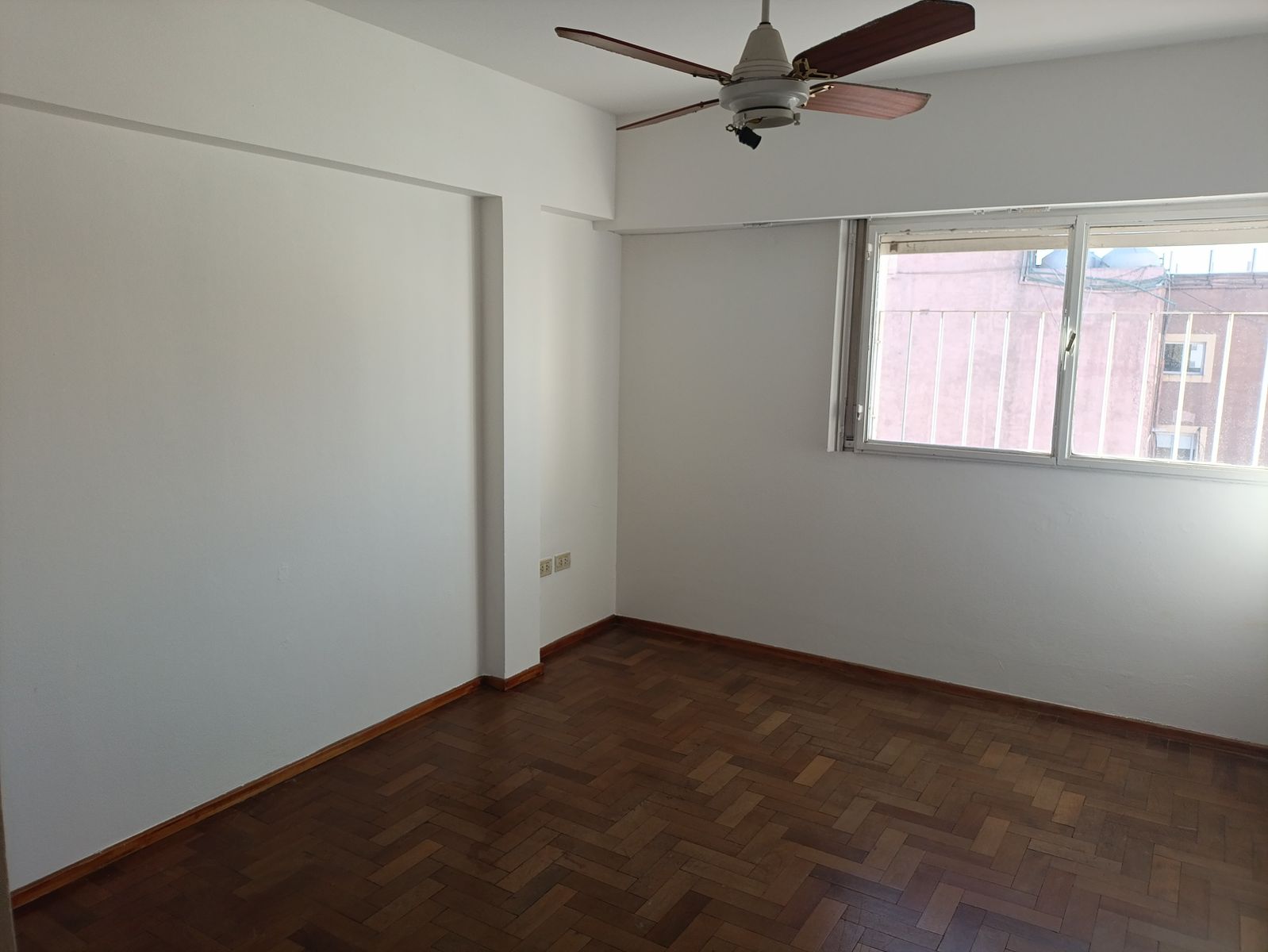 Venta Departamento 3 dormitorios 2 A/A balcón en Centro. - 24