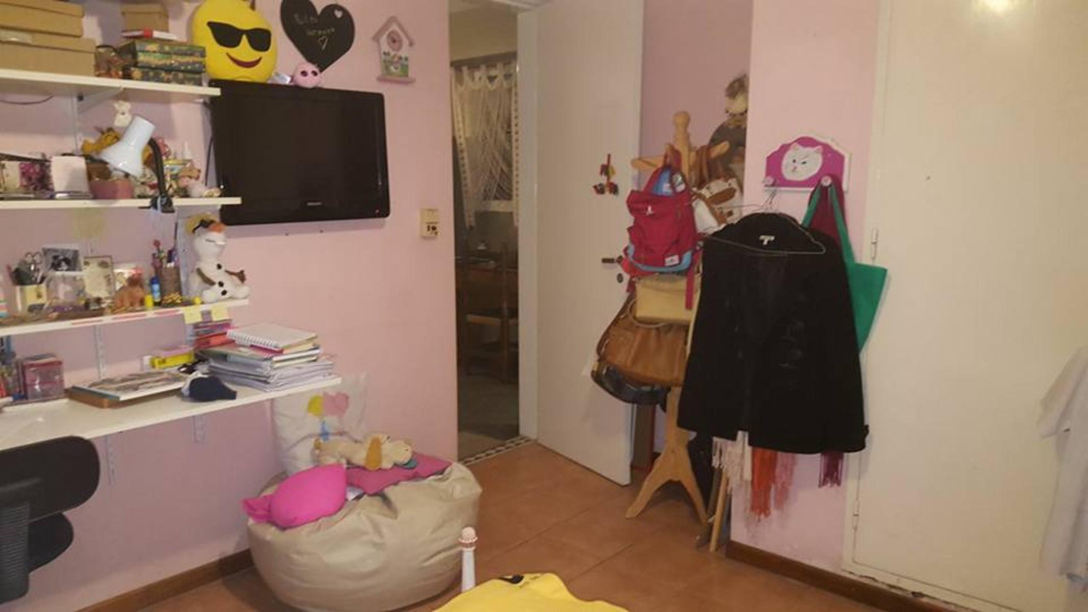Hermosa casa 4 amb sobre amplio lote — foto 2