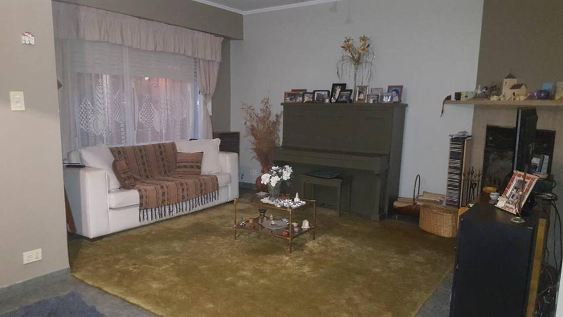 Hermosa casa 4 amb sobre amplio lote — foto 4
